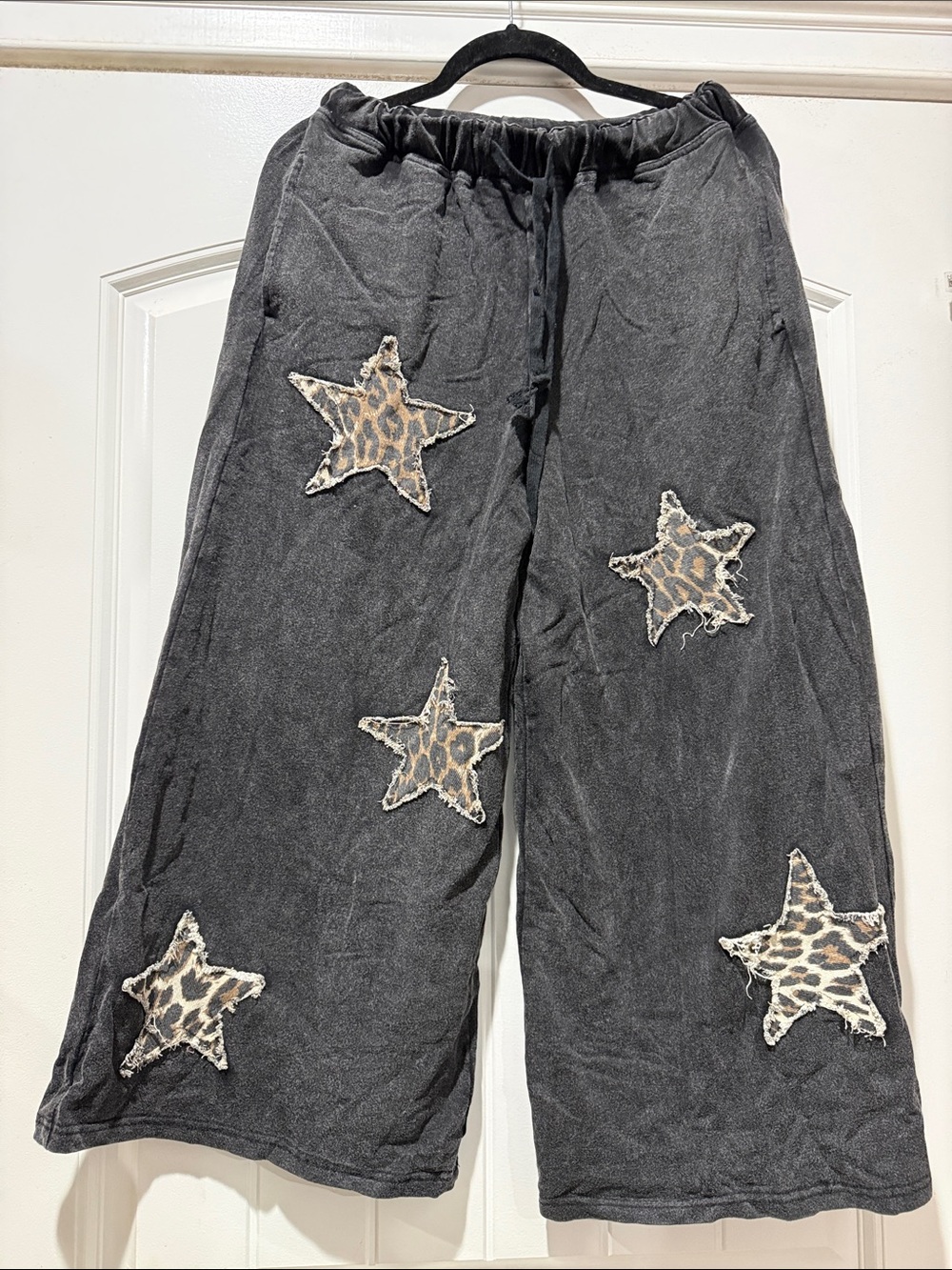 ODDY Black Wide-Leg Pants with Leopard Star Appliqués